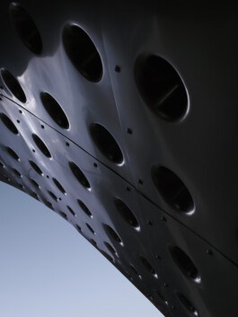 Innenansicht Detail, komponierte Materialstudie mit Nahtstellen und eingelassenen Kegeln. Produkt-Fotografie